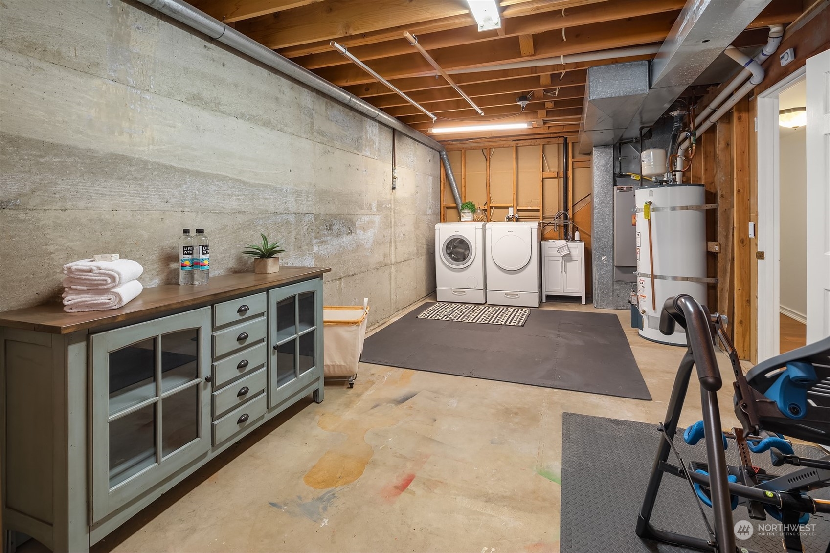 4448 144th Avenue Southeast Bellevue, WA 98006 - Photo 31 of 40 a bedroom with a bed and a window