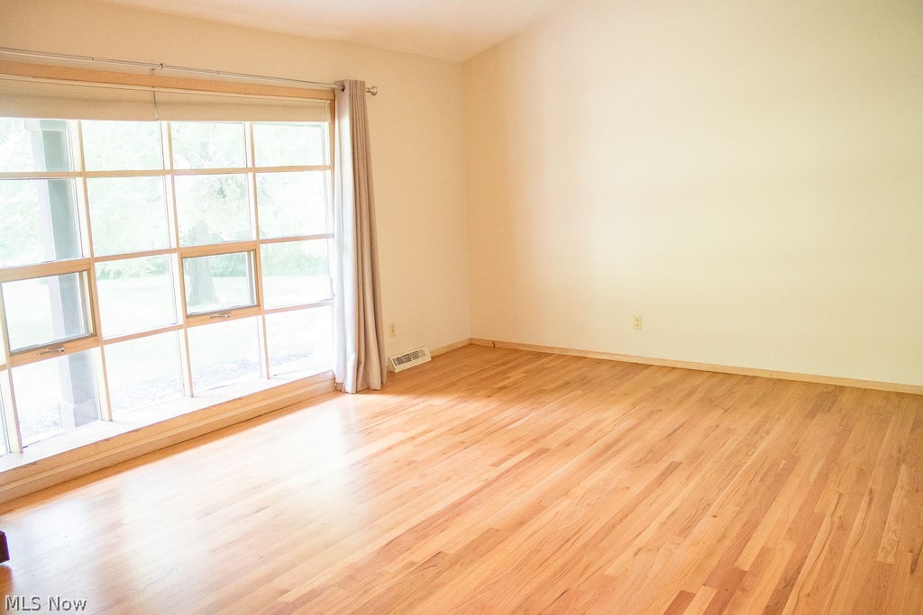 3615 Spring Valley Road Akron, OH 44333 - Photo 7 of 35