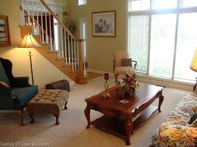4169 Barnes Court Rochester, MI 48306 - Photo 6 of 13 Living Room