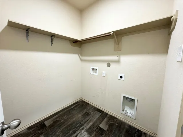 a view of utility room