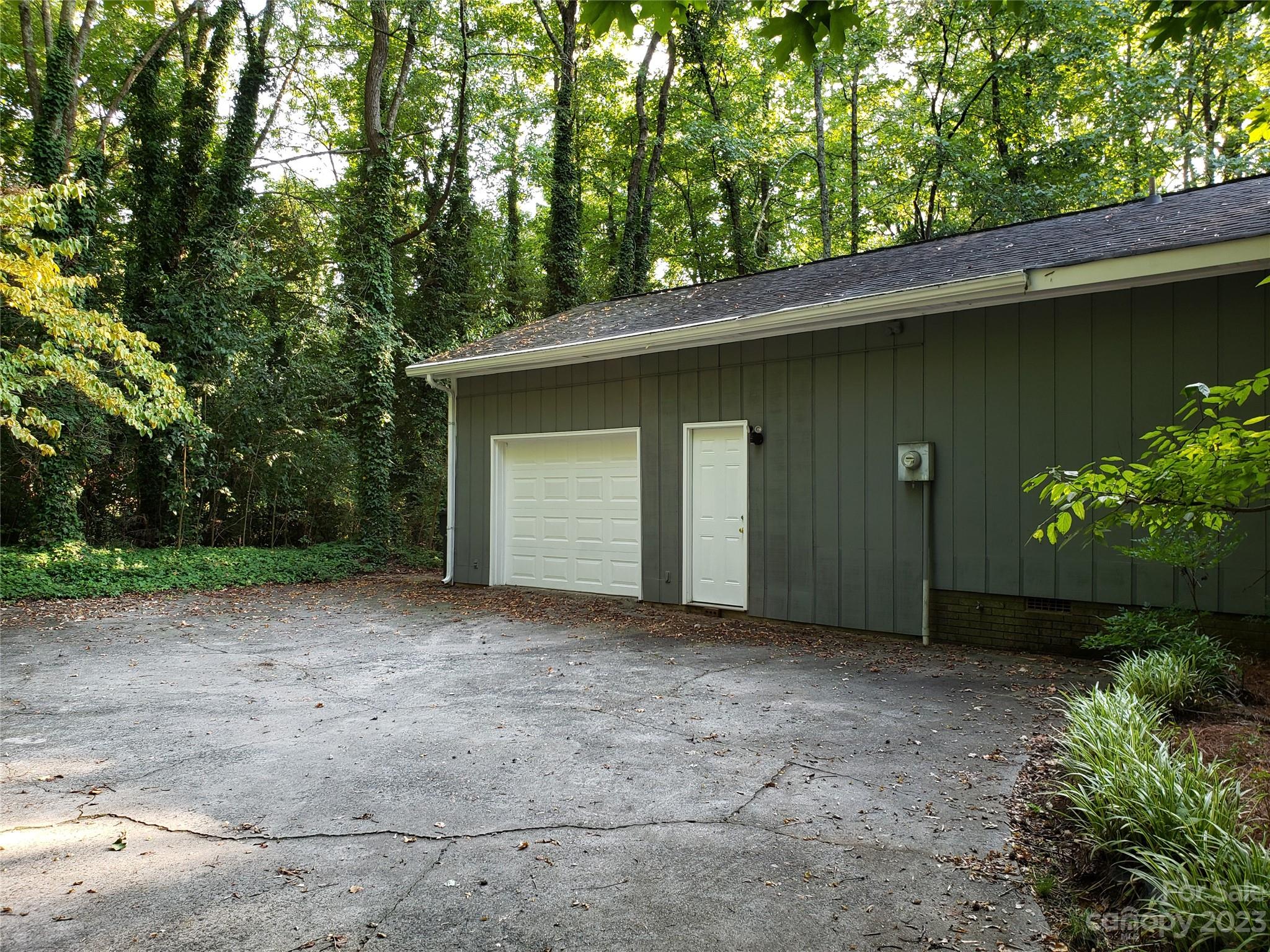800 Silverleaf Road Charlotte, NC 28217 - Photo 2 of 6 a view of a house with a tree