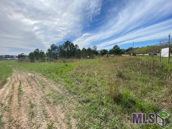 $450,000 | 32816 Highway 16, Denham Springs, LA 70706