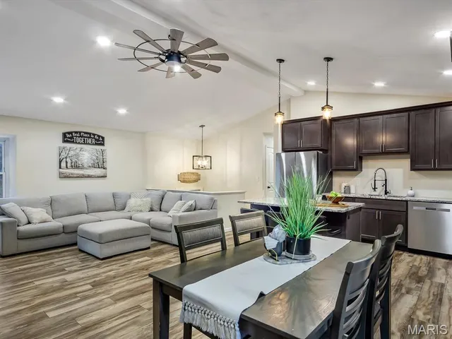 $325,000 | 2010 Raintree Trail, Collinsville, IL 62234