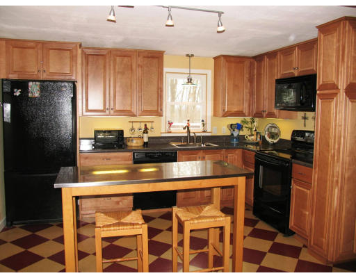 48 Countryside Road Grafton, MA 01536 - Photo 8 of 16 Gallery Image 8