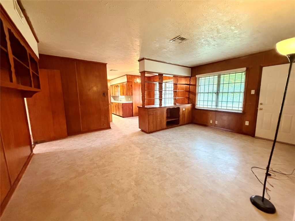 6211 Schevers Street Houston, TX 77087 - Photo 18 of 28 a view of livingroom with furniture and windows