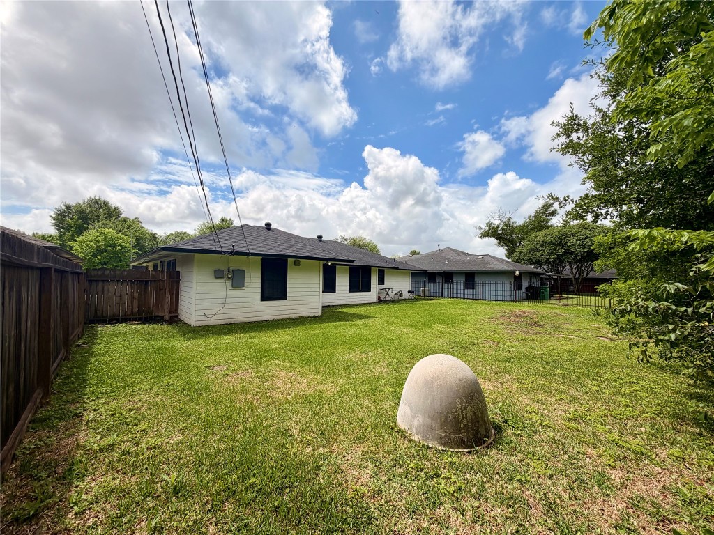 6211 Schevers Street Houston, TX 77087 - Photo 27 of 28 a front view of a house with garden