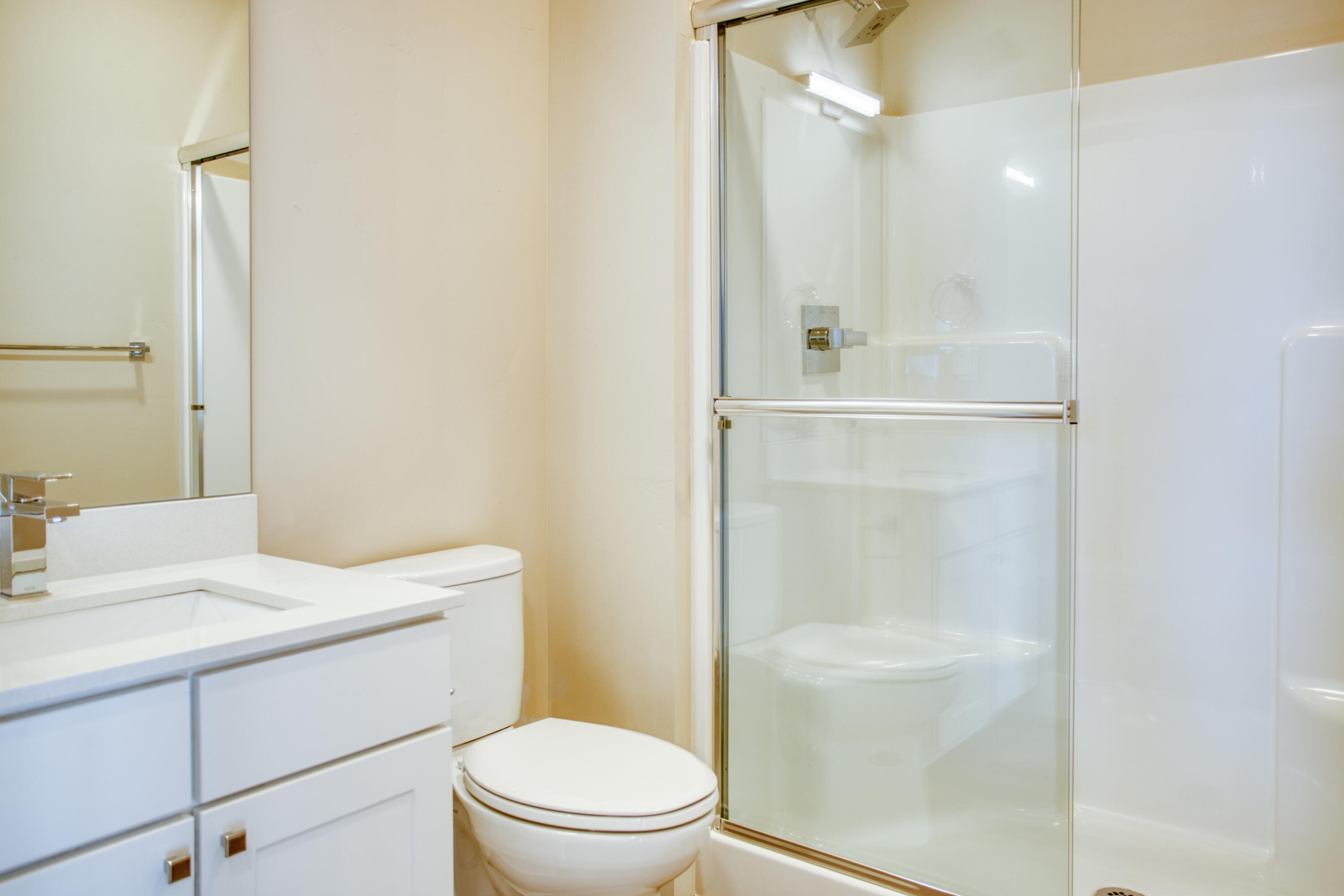63091 Boyd Acres Road Bend, OR 97701 - Photo 18 of 24 Third Bathroom