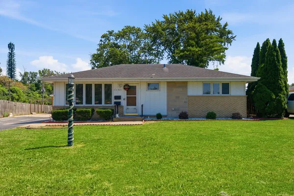 $557,000 | 15W425 Victory Parkway, Elmhurst, IL 60126