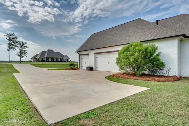 $639,900 | 758 Cotton Creek Trail, Brandon, MS 39047