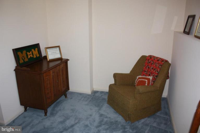 213 Atlanta Road Pasadena, MD 21122 - Photo 12 of 23 Sitting Room