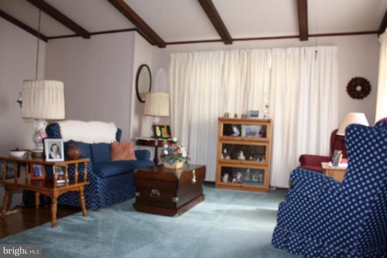 213 Atlanta Road Pasadena, MD 21122 - Photo 4 of 23 Living Room