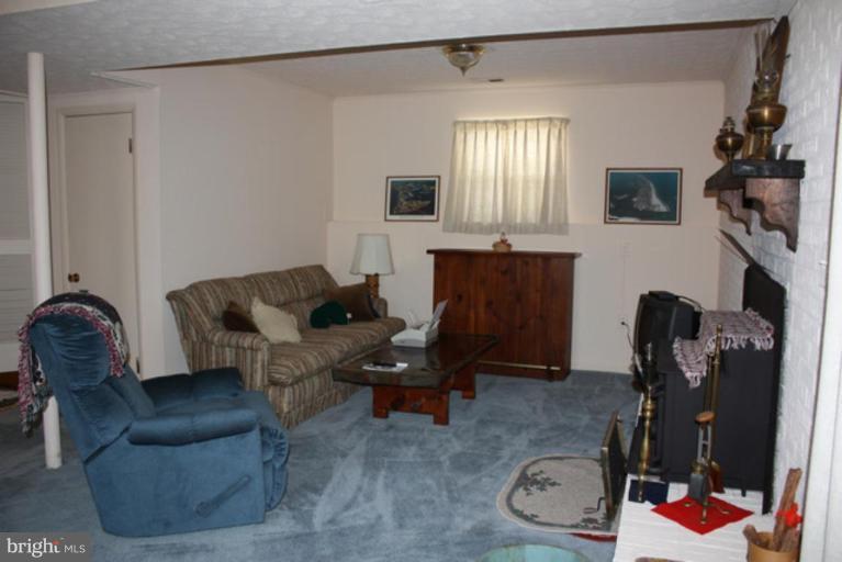 213 Atlanta Road Pasadena, MD 21122 - Photo 8 of 23 Family Room