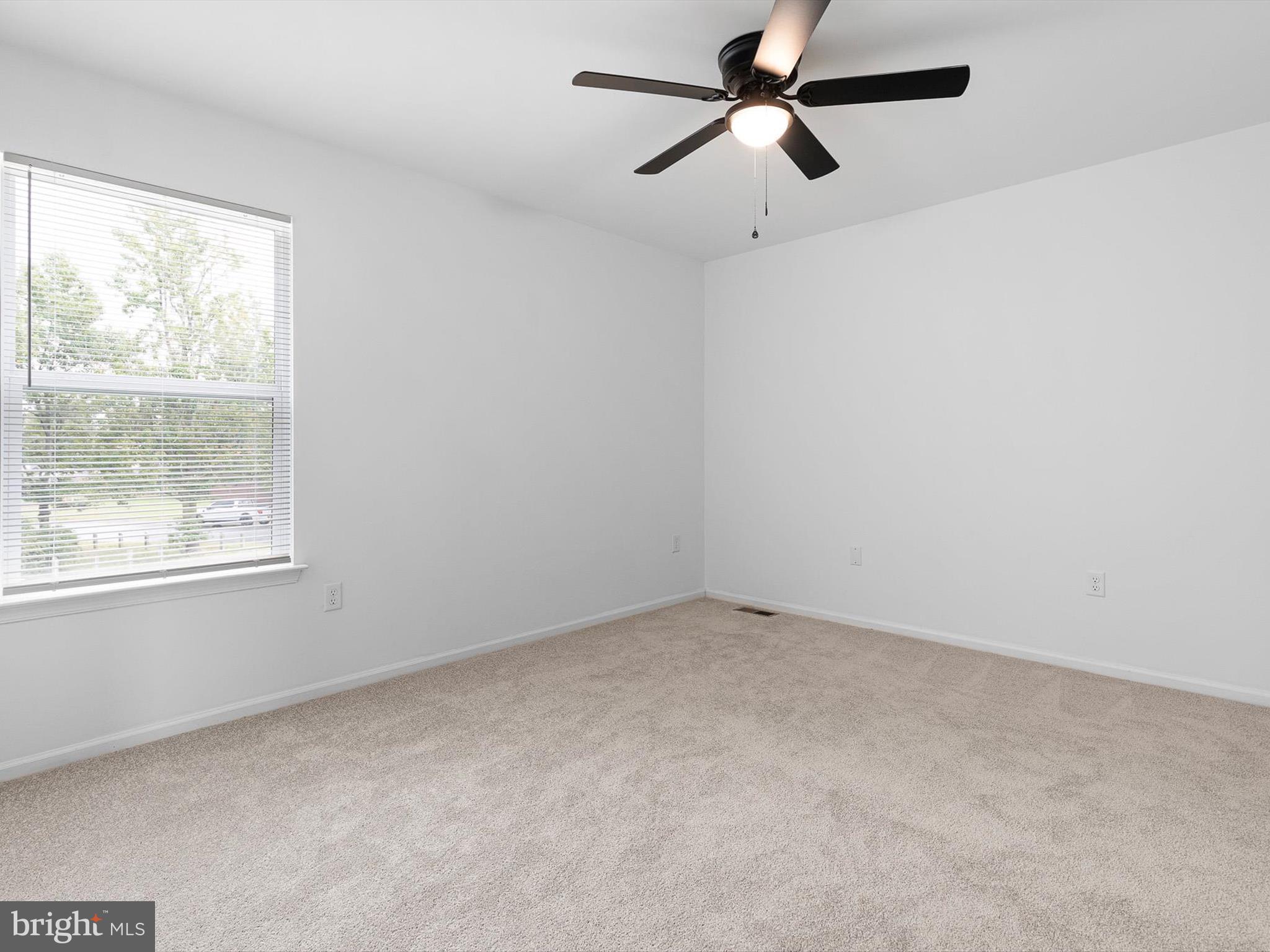 14 3 Rivers Court Newark, DE 19702 - Photo 16 of 21 an empty room with a window
