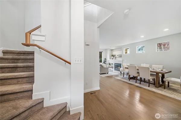 $875,000 | 205 Newport Way Northwest, Unit J1, Issaquah, WA 98027