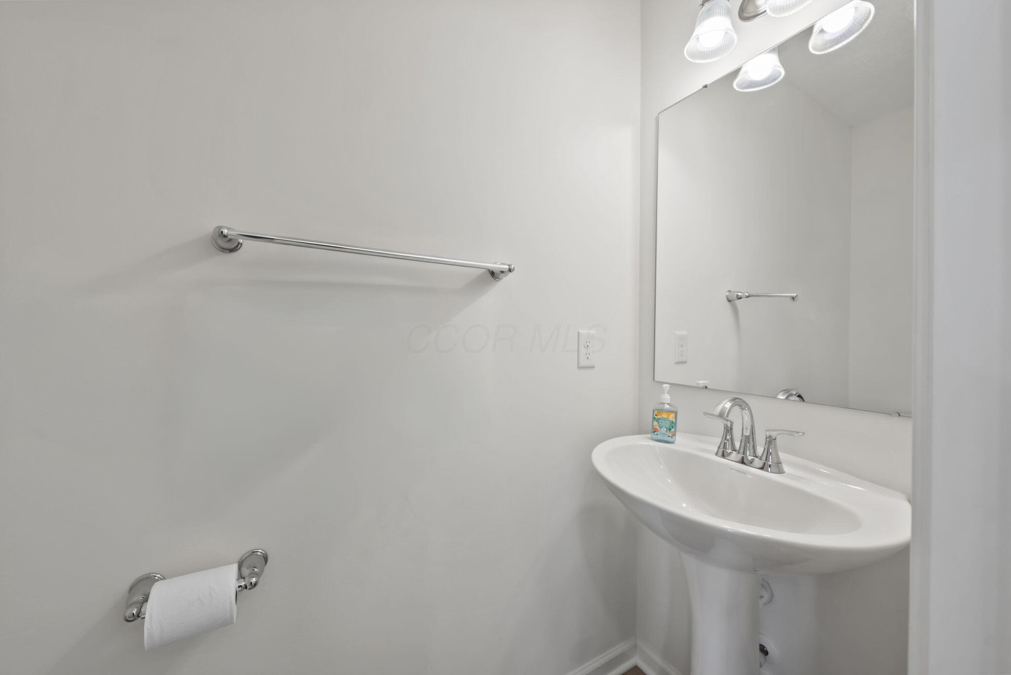 320 Rochdale Run Delaware, OH 43015 - Photo 17 of 57 Powder Room