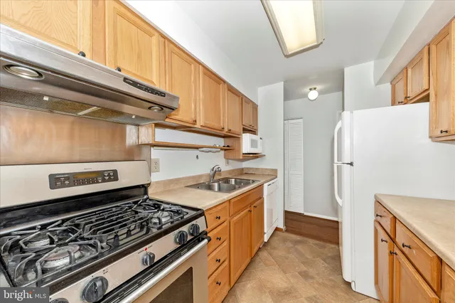 $245,000 | 3316 Woodburn Village Drive, Unit 12, Annandale, VA 22003