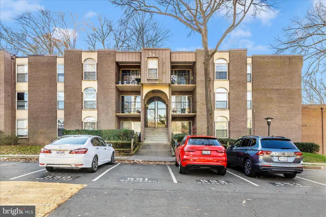 $245,000 | 3316 Woodburn Village Drive, Unit 12, Annandale, VA 22003