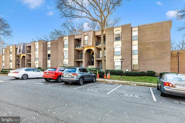 $245,000 | 3316 Woodburn Village Drive, Unit 12, Annandale, VA 22003