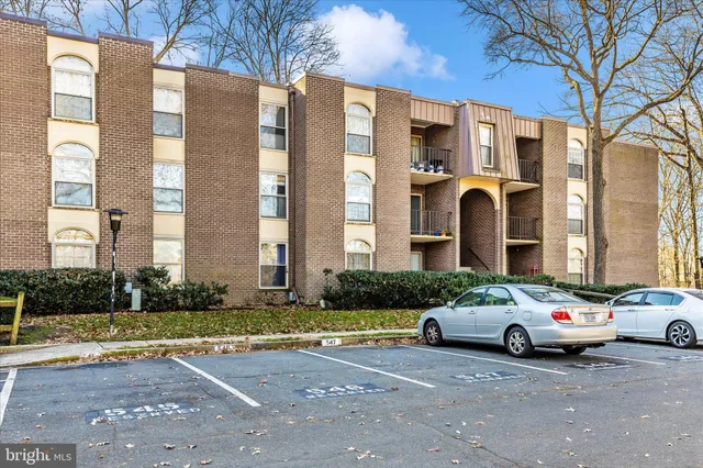 $245,000 | 3316 Woodburn Village Drive, Unit 12, Annandale, VA 22003