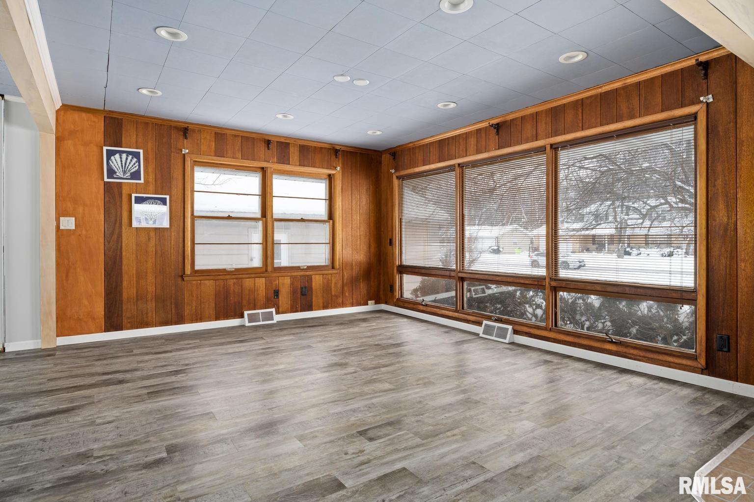 8653 North Picture Ridge Road Peoria, IL 61615 - Photo 8 of 36 Gallery Image 8