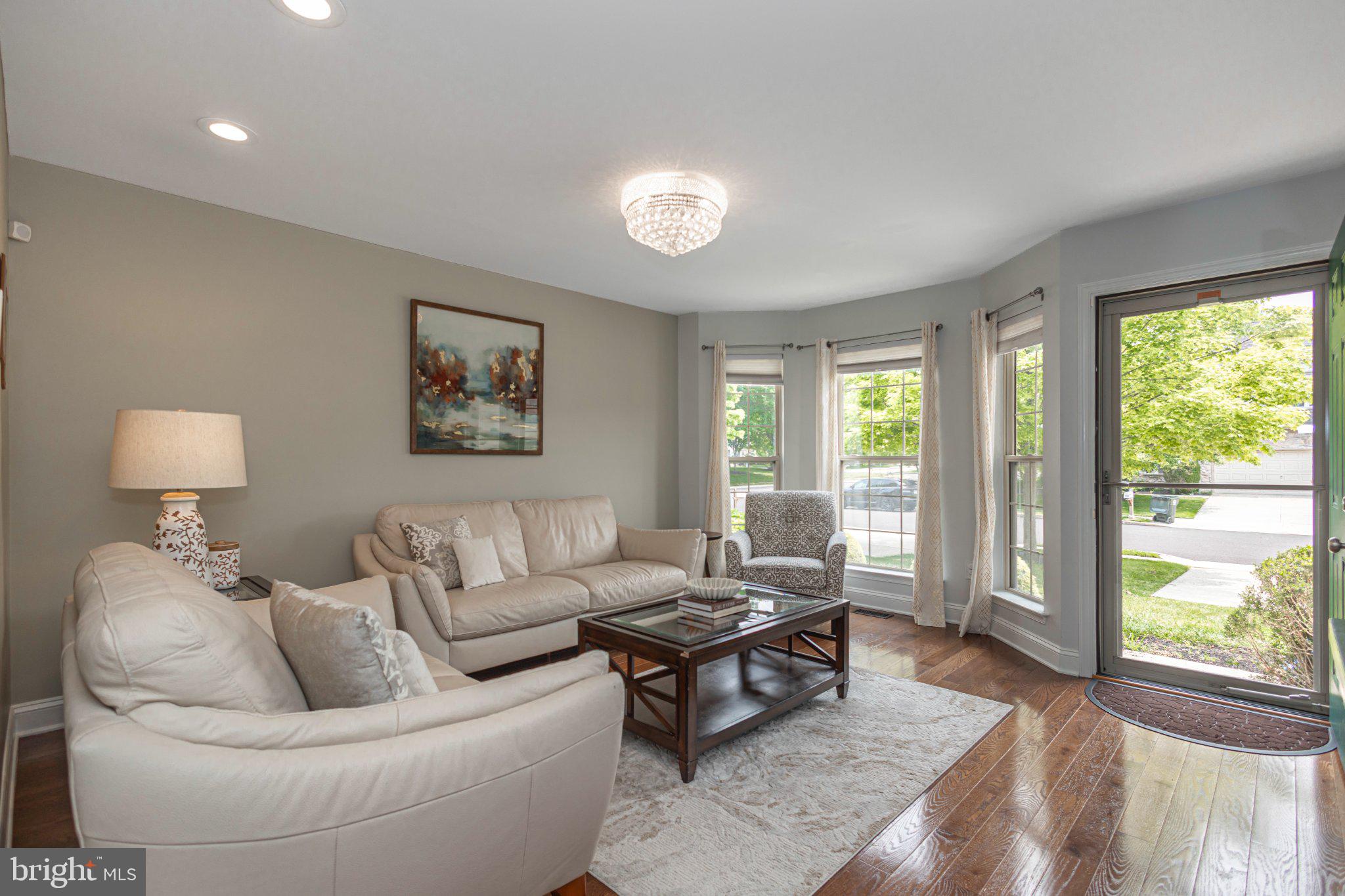 Bright & inviting living room