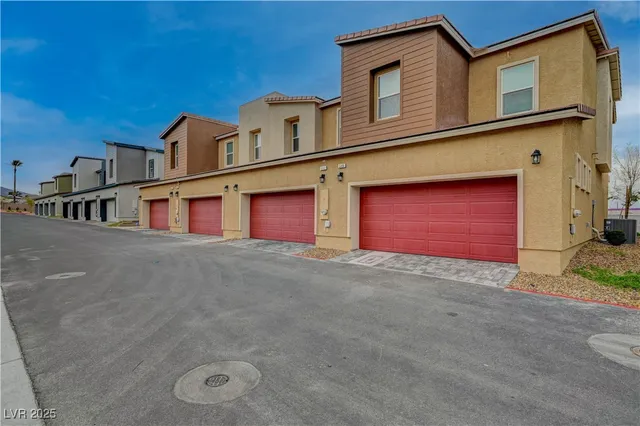 $359,999 | 542 Foothill Cove Lane, Henderson, NV 89002