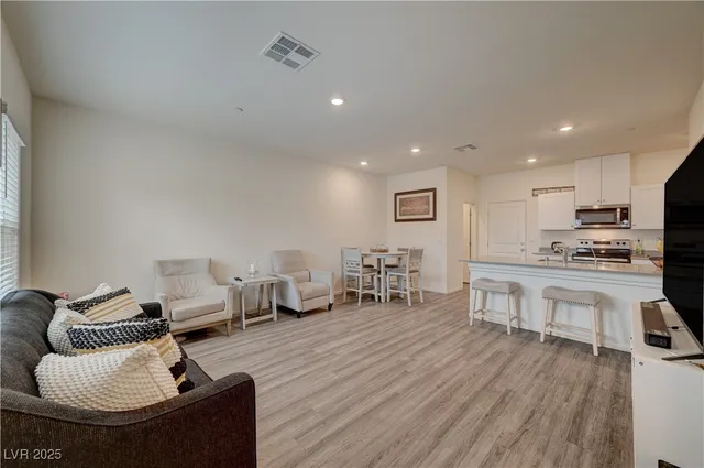 $359,999 | 542 Foothill Cove Lane, Henderson, NV 89002