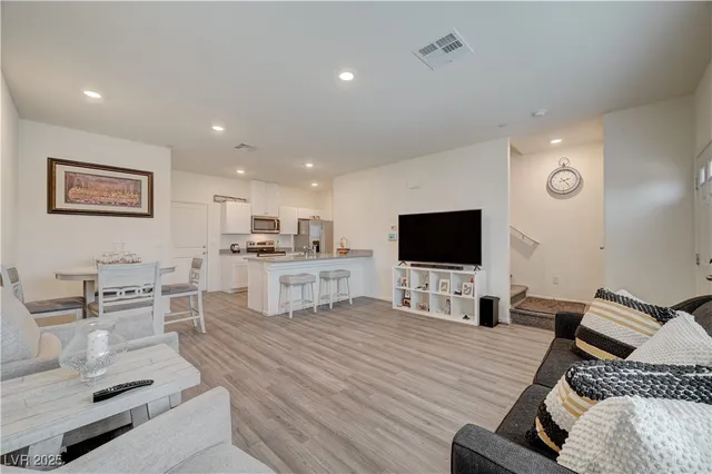 $359,999 | 542 Foothill Cove Lane, Henderson, NV 89002