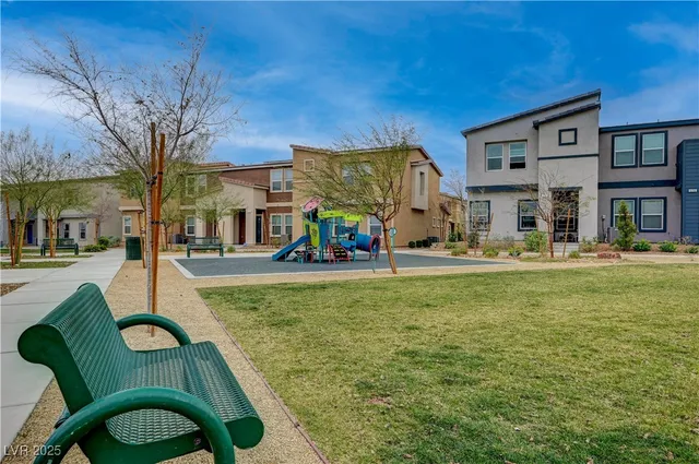 $359,999 | 542 Foothill Cove Lane, Henderson, NV 89002