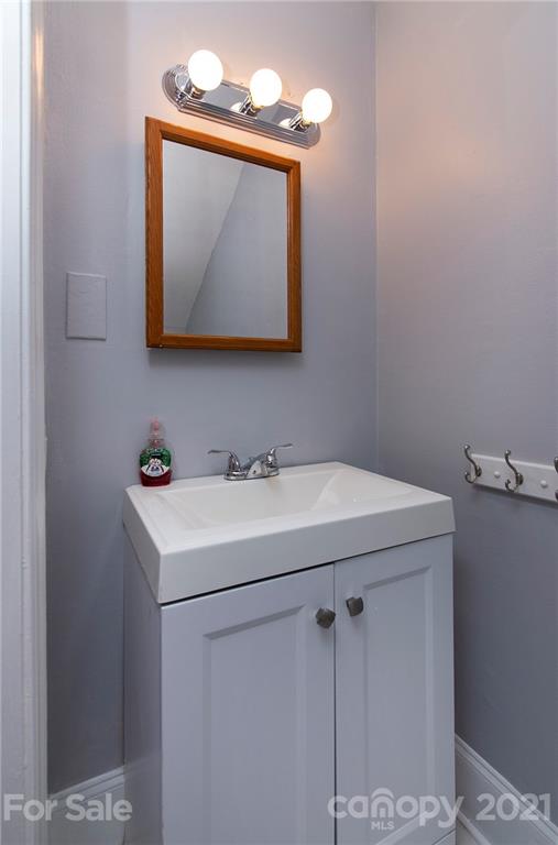 5829 Hunting Ridge Lane Charlotte, NC 28212 - Photo 11 of 18 Gallery Image 11