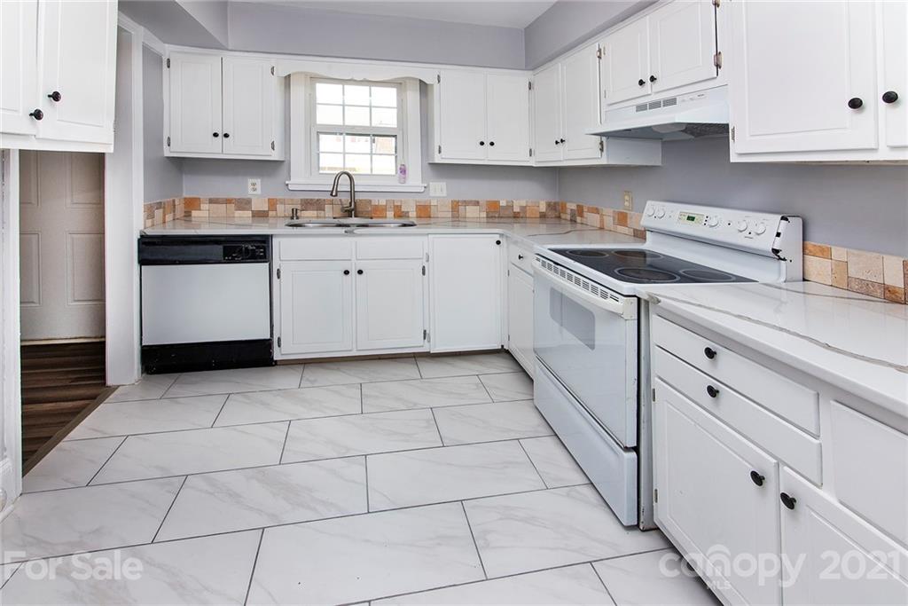 5829 Hunting Ridge Lane Charlotte, NC 28212 - Photo 3 of 18 Gallery Image 3