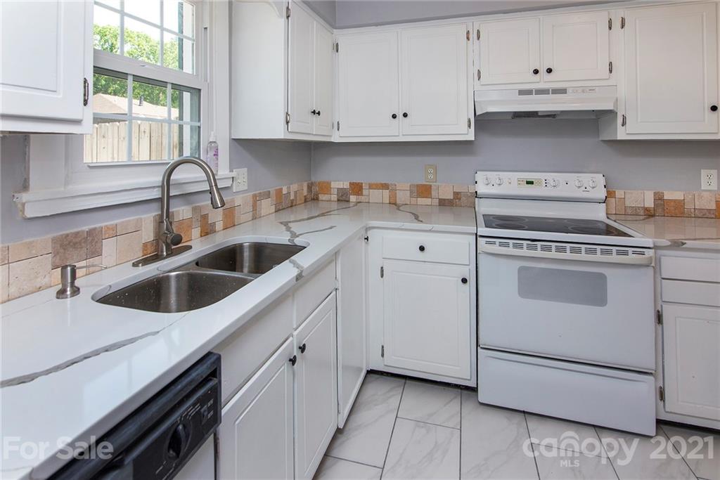 5829 Hunting Ridge Lane Charlotte, NC 28212 - Photo 4 of 18 Gallery Image 4