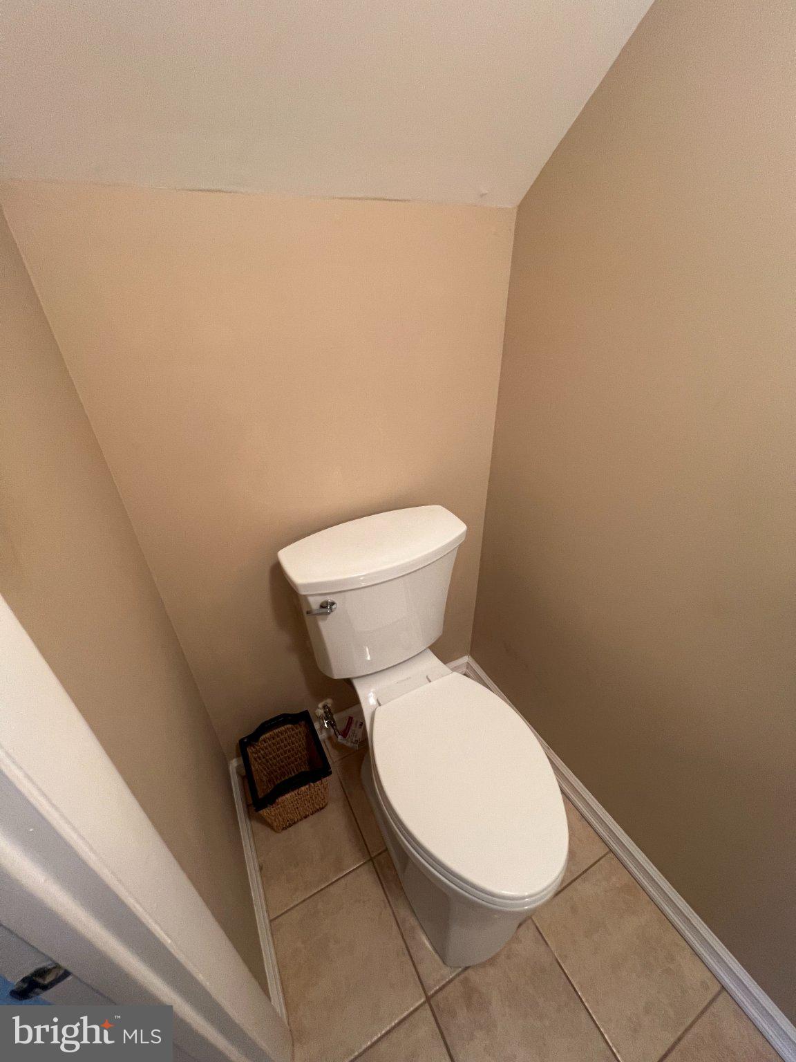 2904 State Hill Road, Unit F9 Reading, PA 19610 - Photo 18 of 30 Cozy corner bathroom retreat.
