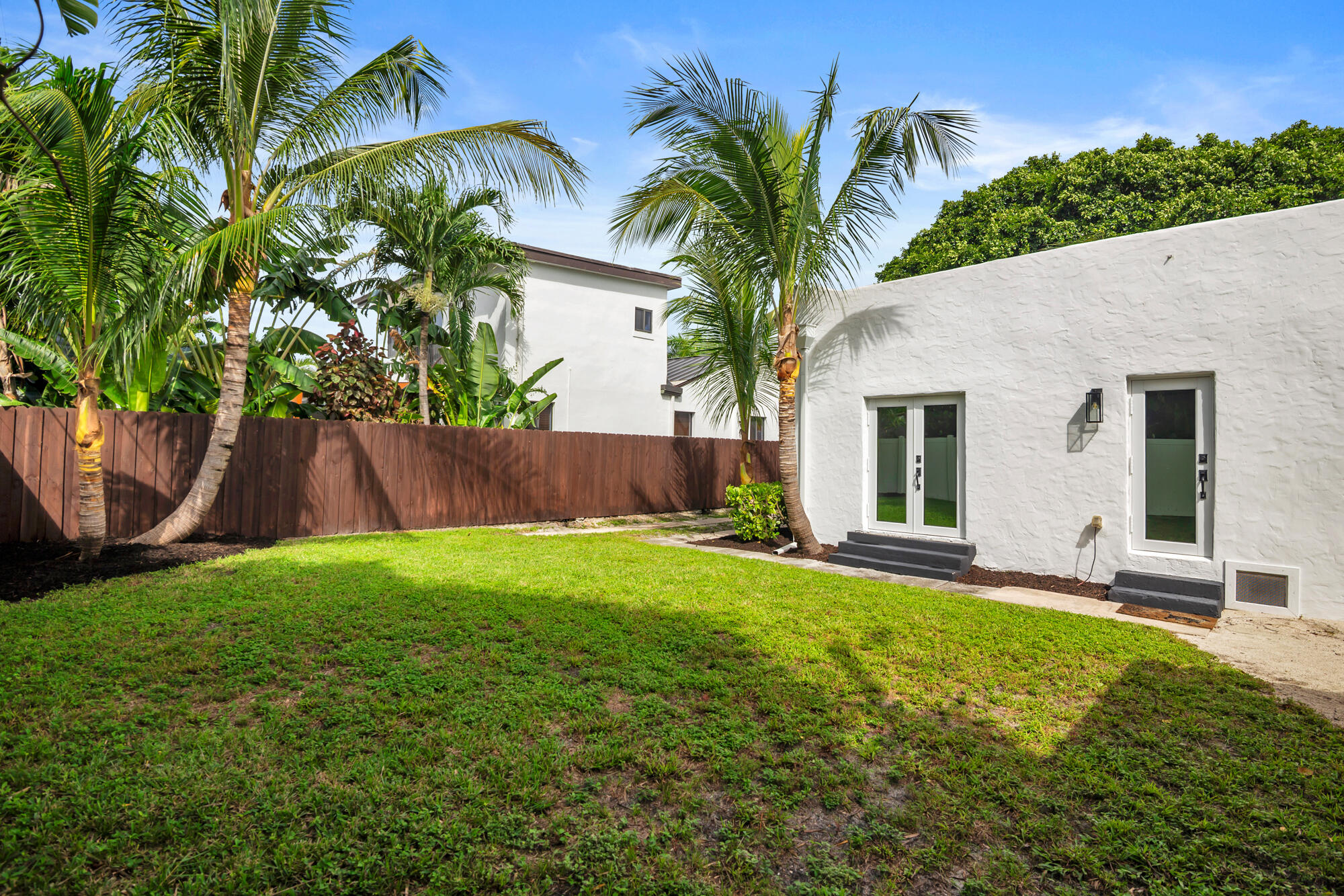 522 Upland Road West Palm Beach, FL 33401 - Photo 18 of 24 Backyard
