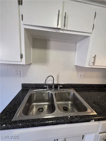 $1,200 | 1075 East Desert Inn Road, Unit 4, Las Vegas, NV 89109