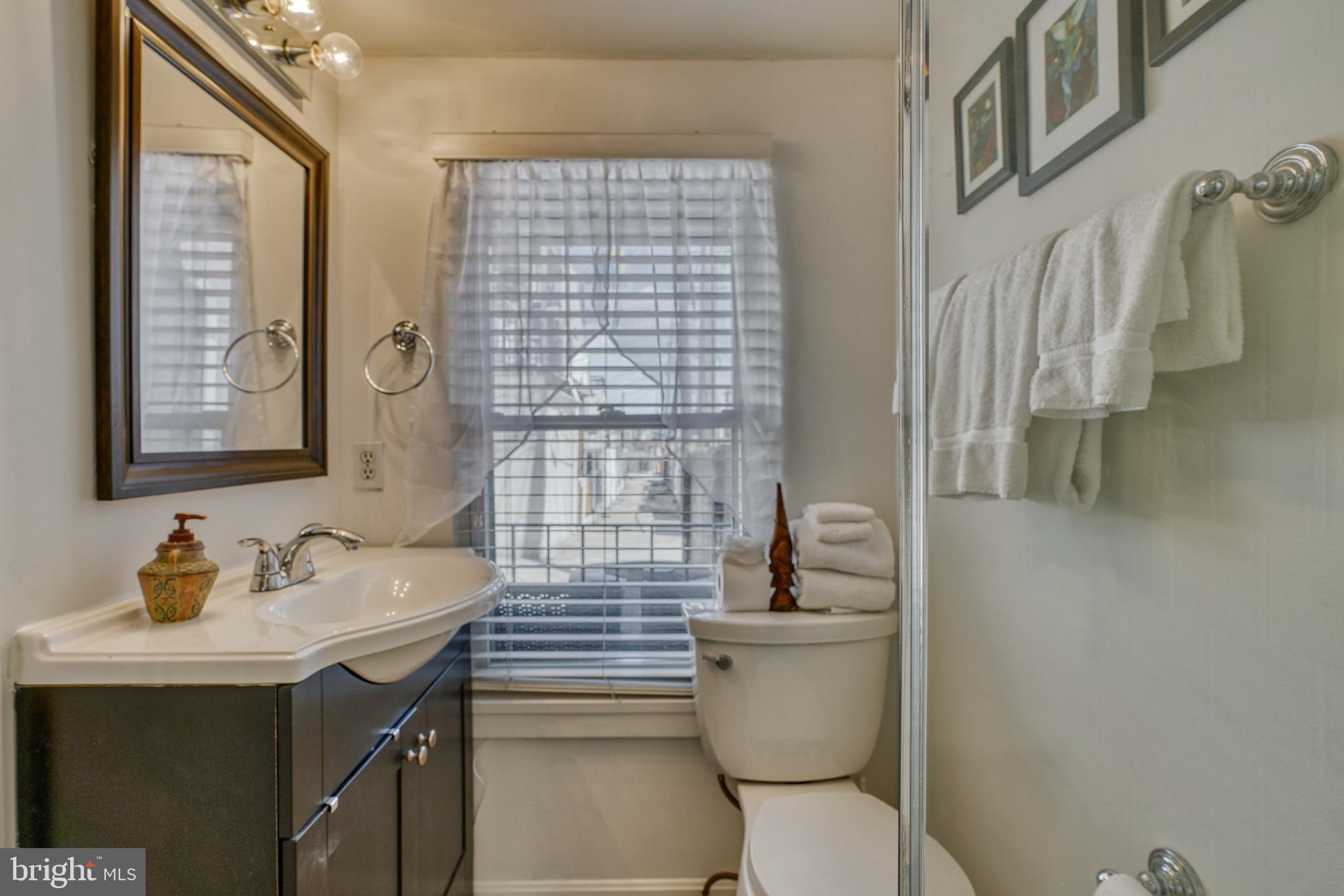 1409 Covington Street Baltimore, MD 21230 - Photo 15 of 31 Main level Full Bath