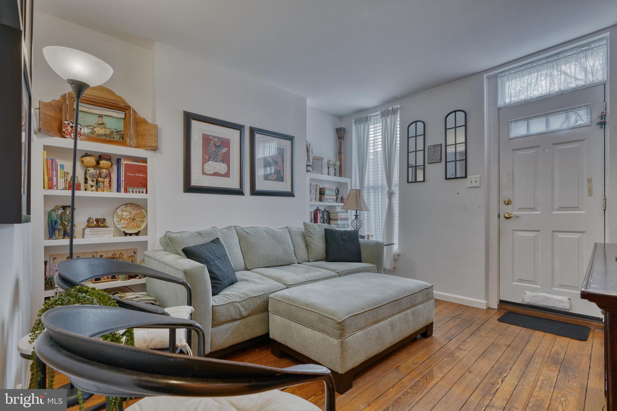 1409 Covington Street Baltimore, MD 21230 - Photo 5 of 31 Living Room