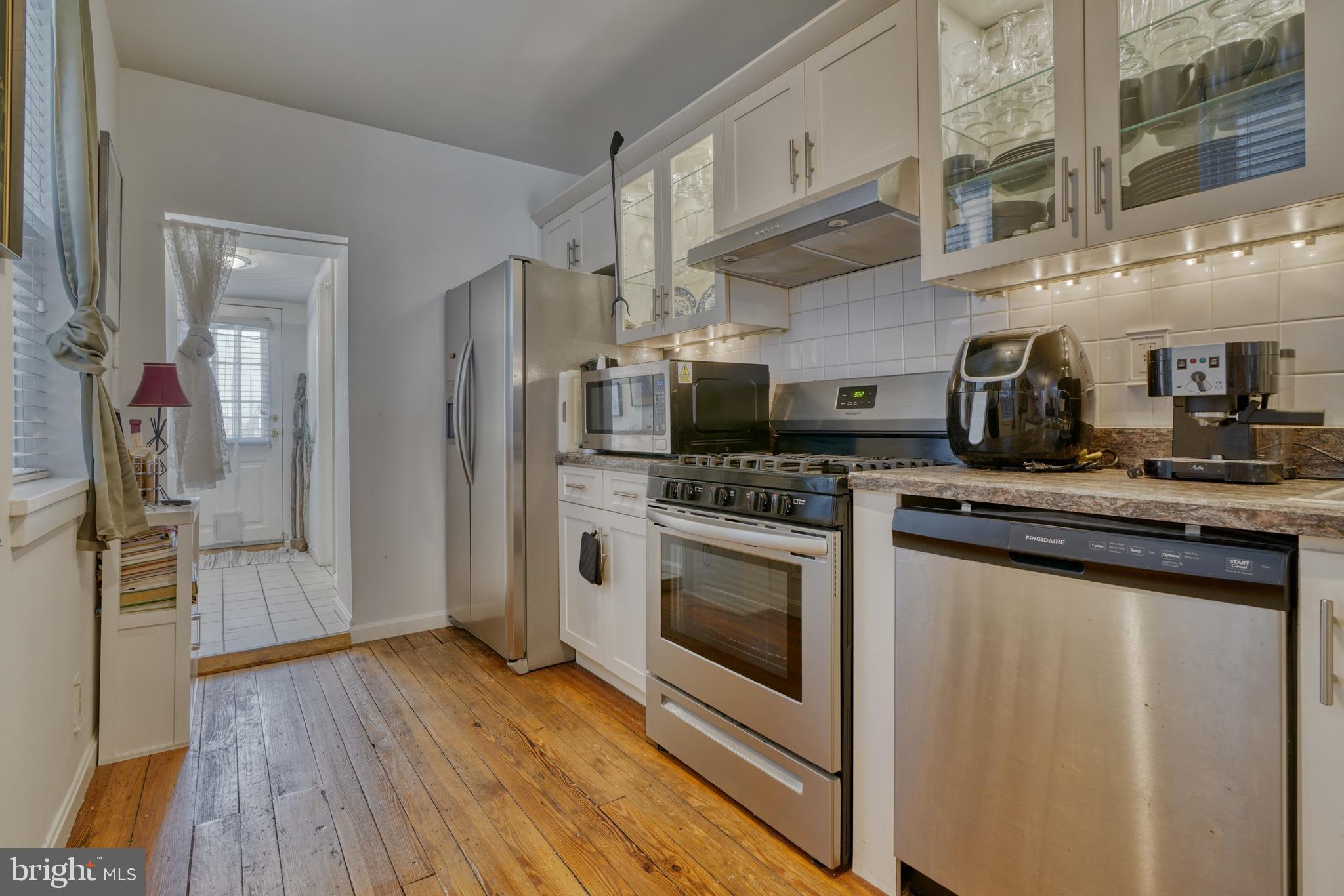 1409 Covington Street Baltimore, MD 21230 - Photo 10 of 31 Stainless Appliances
