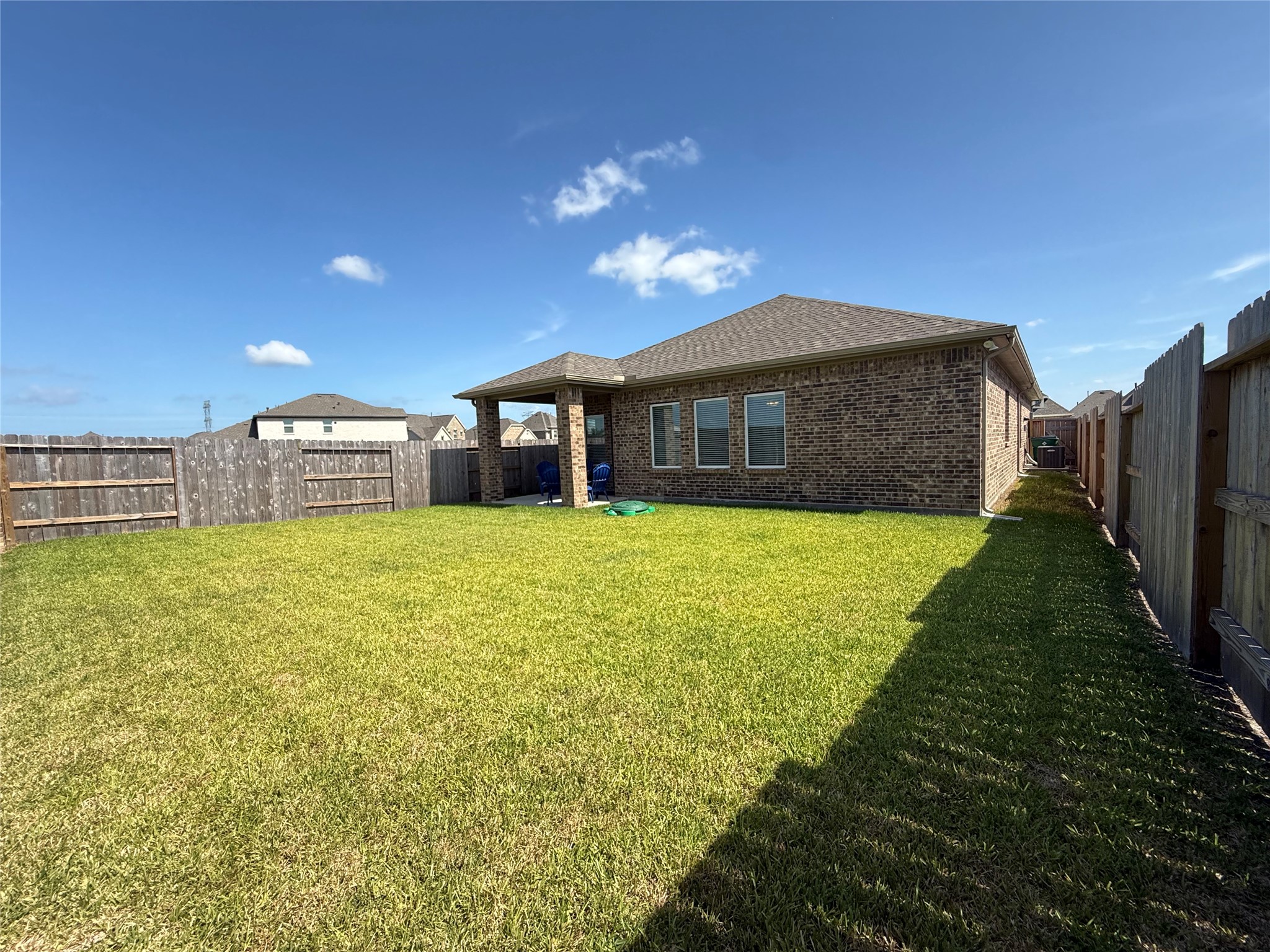 1951 Middle Pass Lane Angleton, TX 77515 - Photo 10 of 44 Gallery Image 10