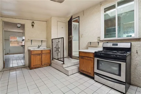 $700,000 | 303 East Lincoln Street, Carson, CA 90745