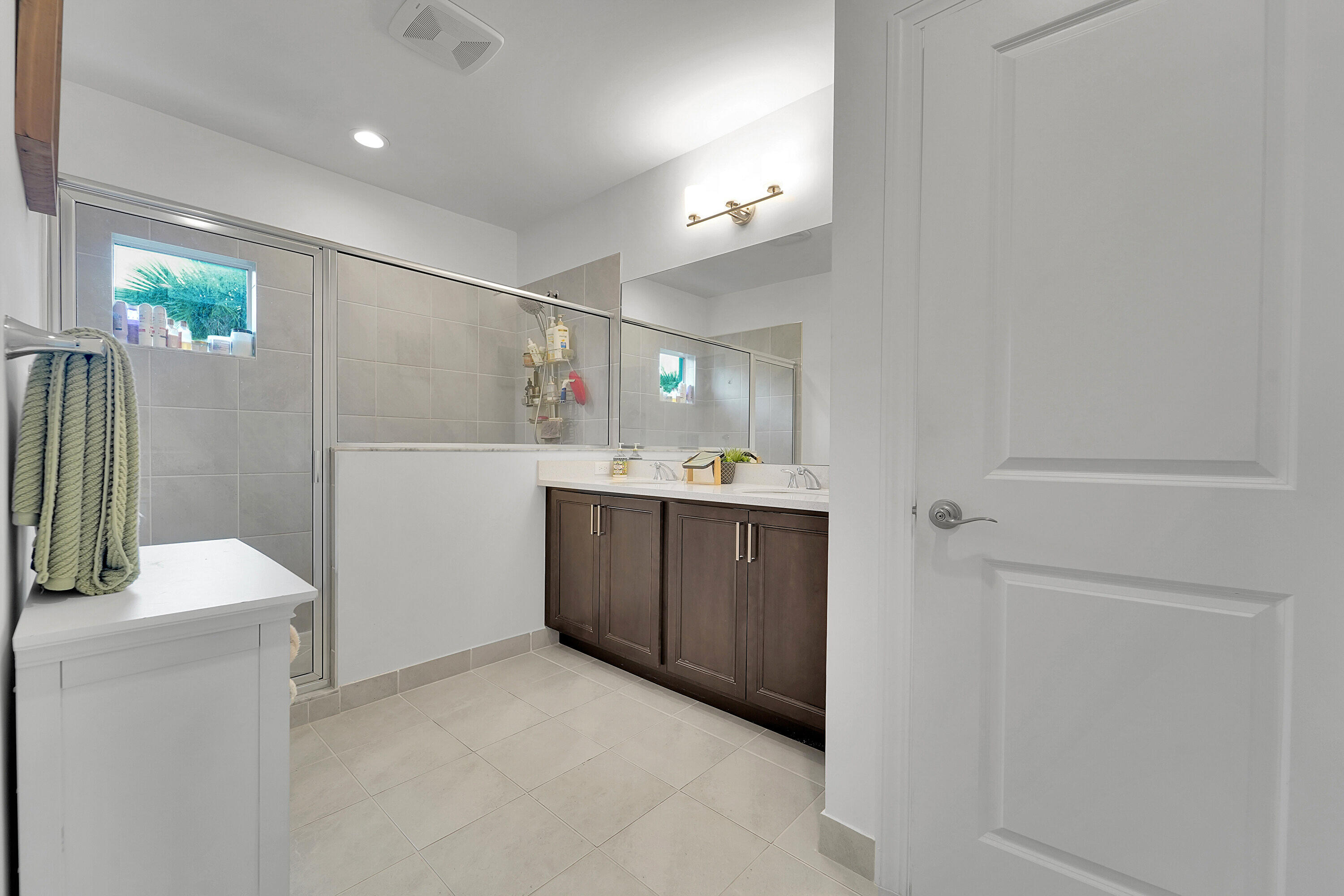 1821 Sandpiper Pointe Place, Unit 1821 Deerfield Beach, FL 33442 - Photo 13 of 24 a kitchen with a sink and refrigerator