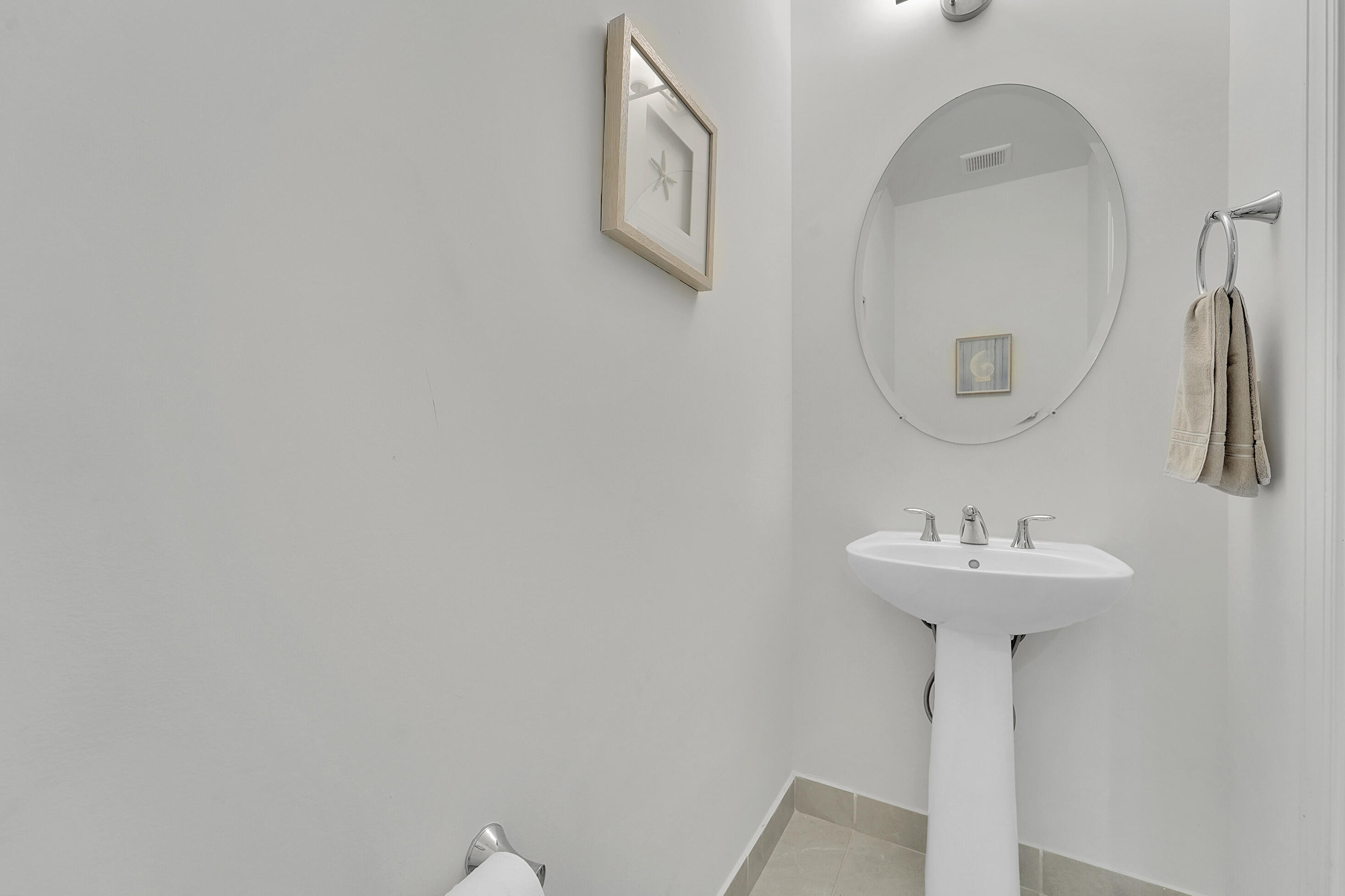 1821 Sandpiper Pointe Place, Unit 1821 Deerfield Beach, FL 33442 - Photo 20 of 24 a bathroom with a sink and a mirror