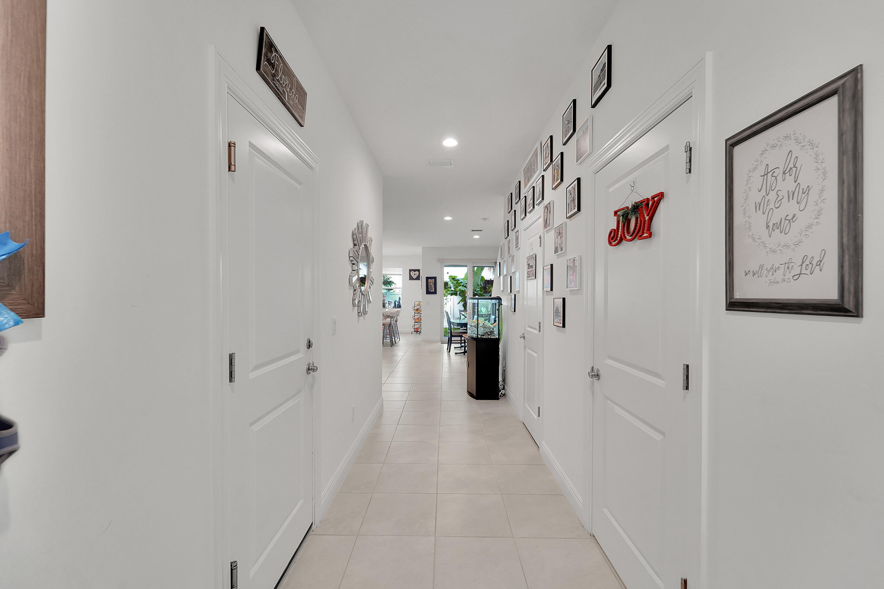 1821 Sandpiper Pointe Place, Unit 1821 Deerfield Beach, FL 33442 - Photo 3 of 24 a view of a hallway view with staircase
