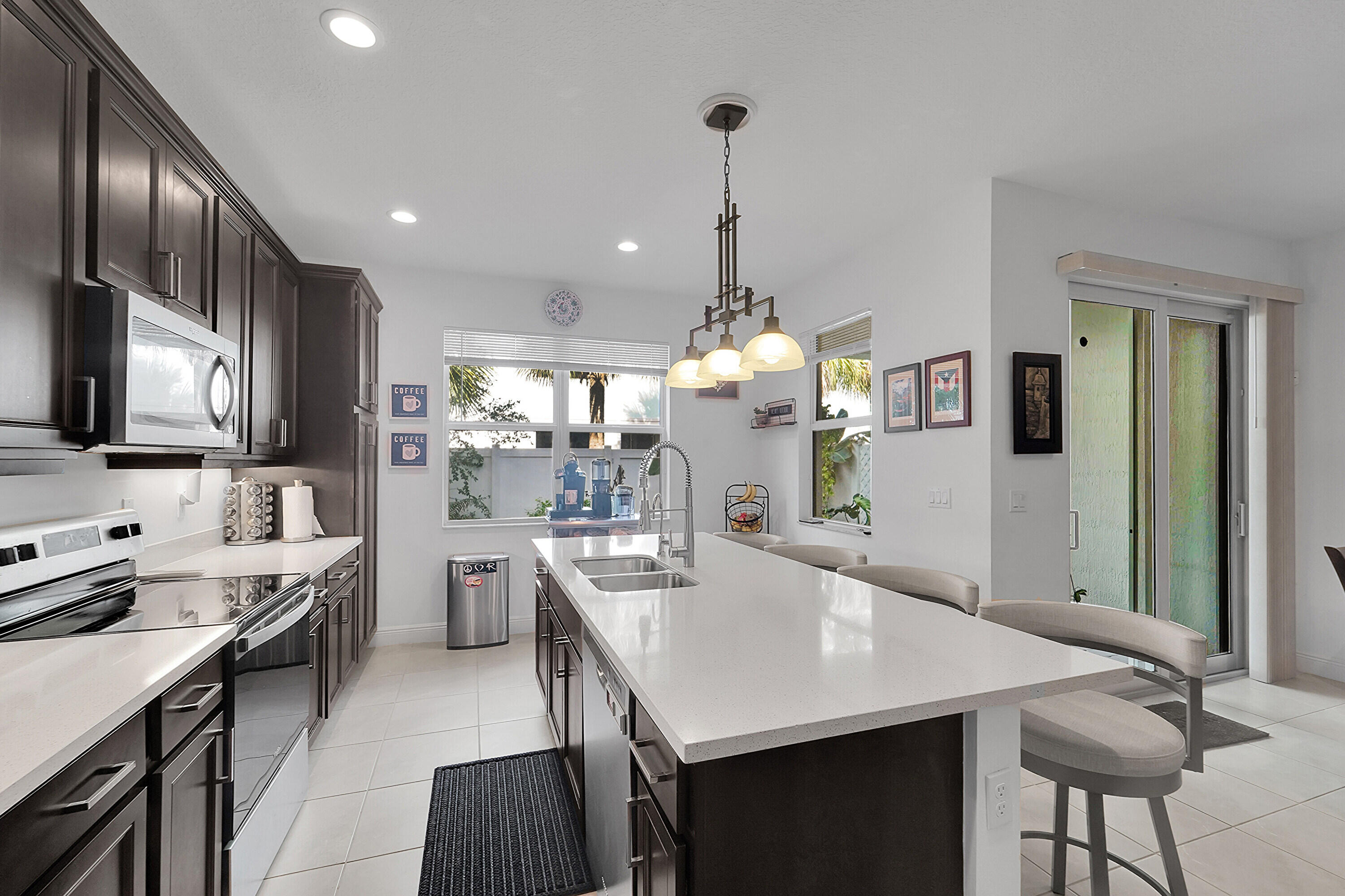 1821 Sandpiper Pointe Place, Unit 1821 Deerfield Beach, FL 33442 - Photo 6 of 24 a large kitchen with a table and chairs