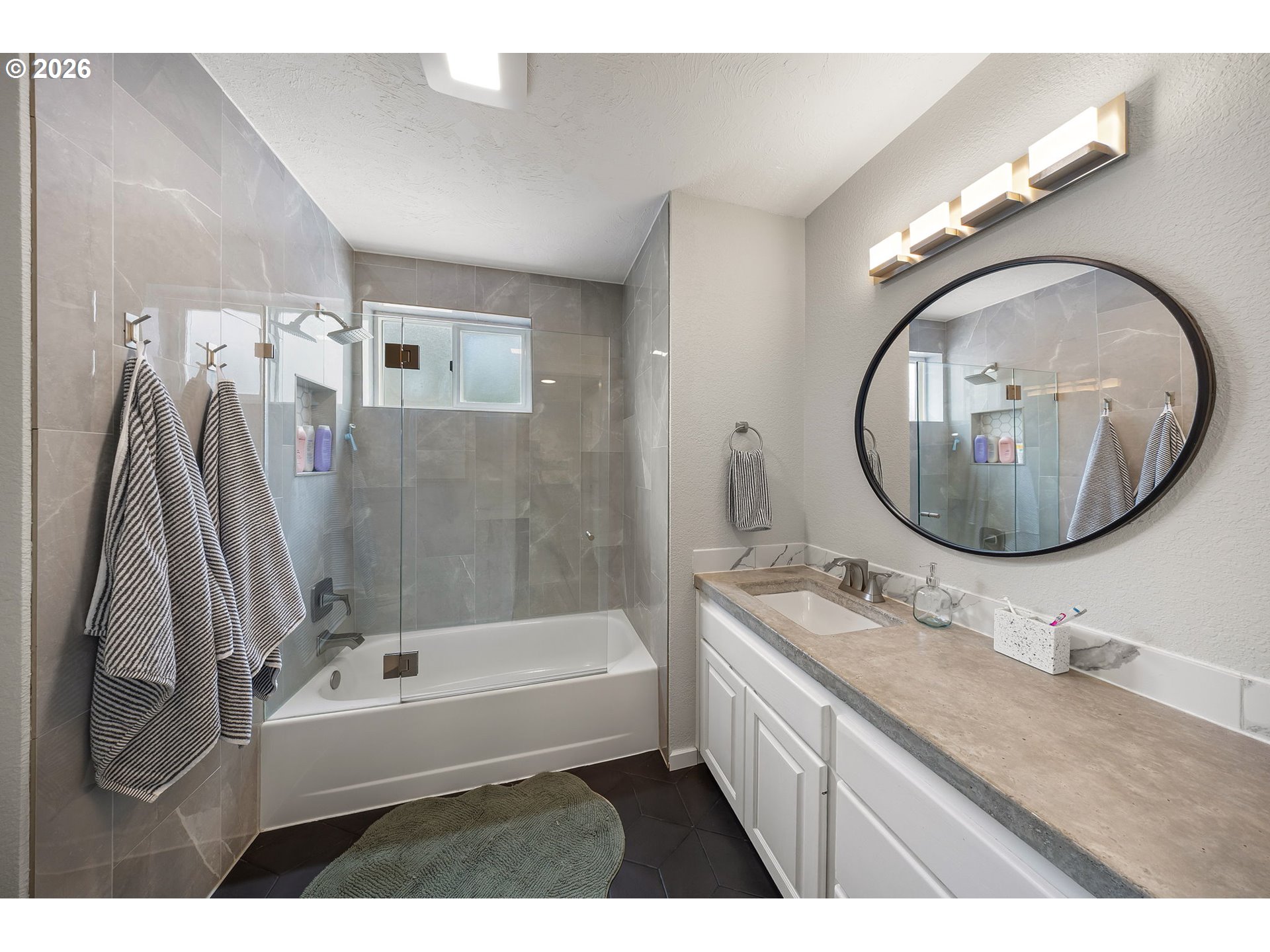 3018 Ashley Loop Eugene, OR 97405 - Photo 39 of 48 Bathroom