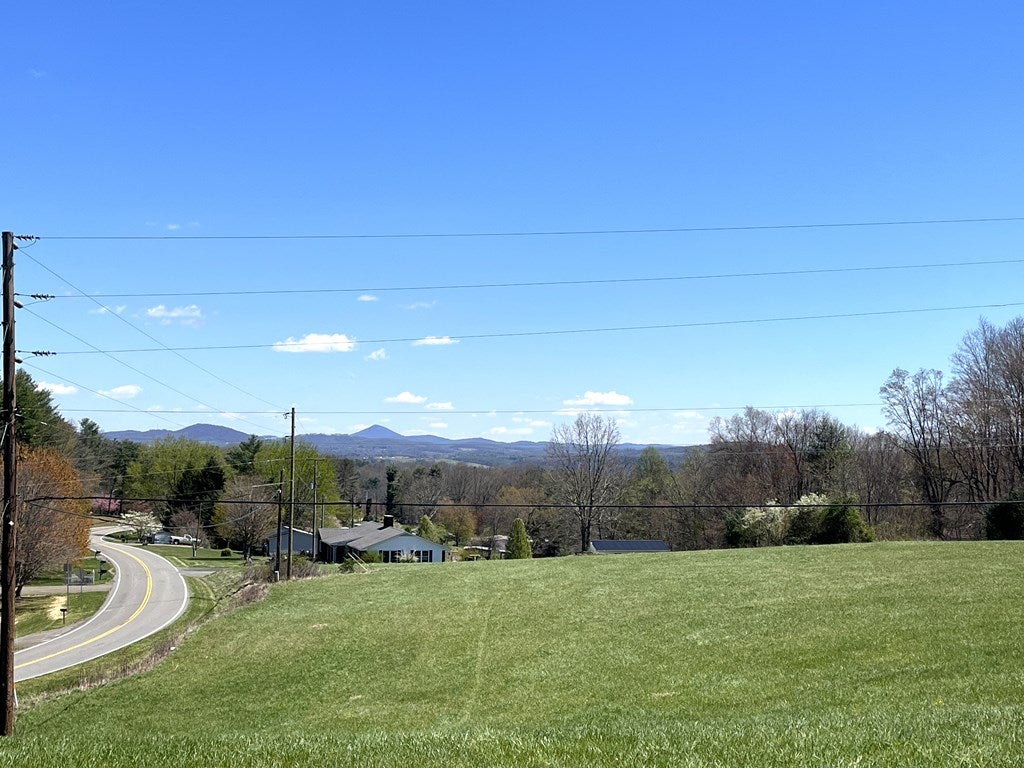 586 Deer Ridge Road Hillsville, VA 24343 - Photo 31 of 34 Gallery Image 31