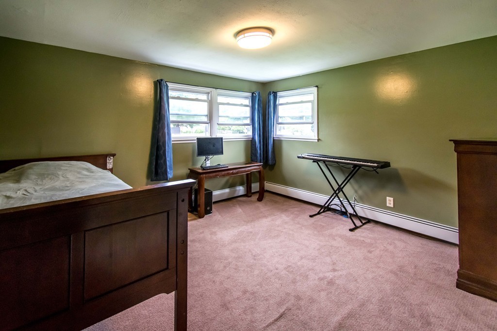 23 Seminole Street Springfield, MA 01118 - Photo 11 of 23