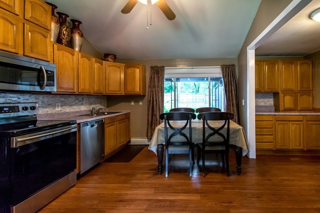 23 Seminole Street Springfield, MA 01118 - Photo 3 of 23