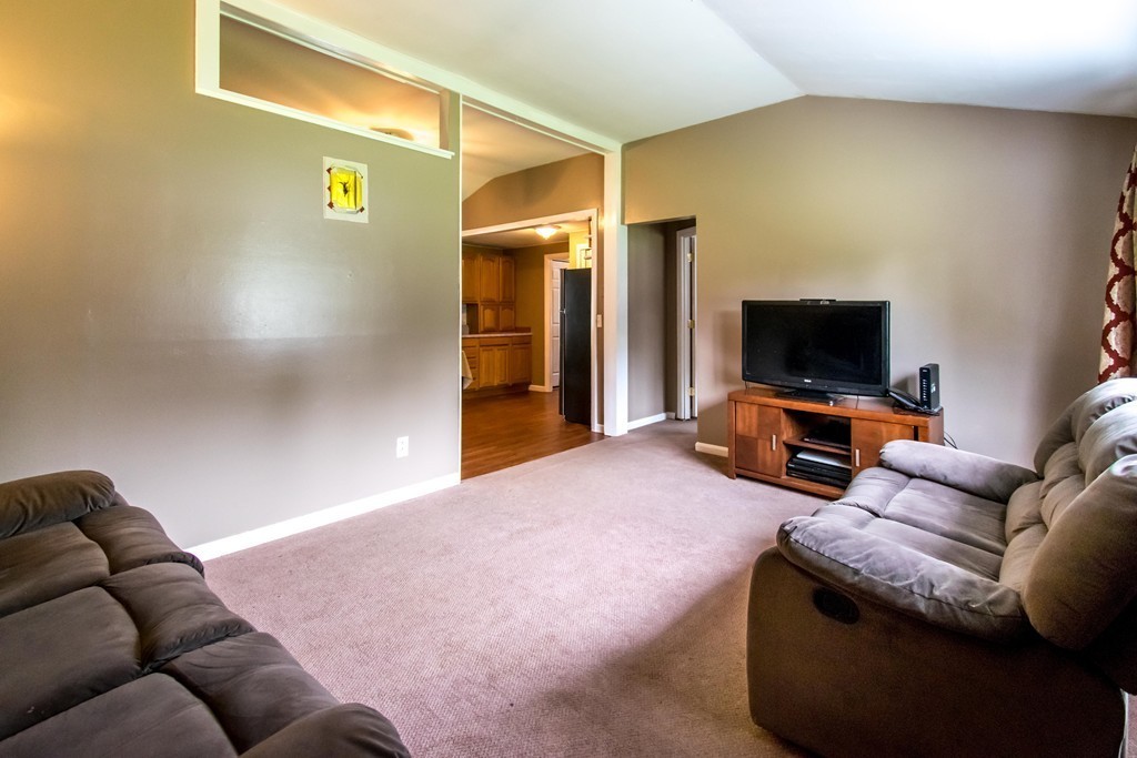 23 Seminole Street Springfield, MA 01118 - Photo 4 of 23