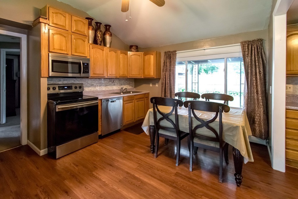 23 Seminole Street Springfield, MA 01118 - Photo 5 of 23